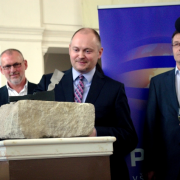 Položení_základního_kamene_opravy_Zámecké_jízdárny_01_2014